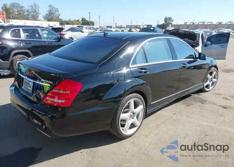 2013 Mercedes-Benz S 550 z USA, uszkodzony, nr VIN WDDNG7DB4DA502893